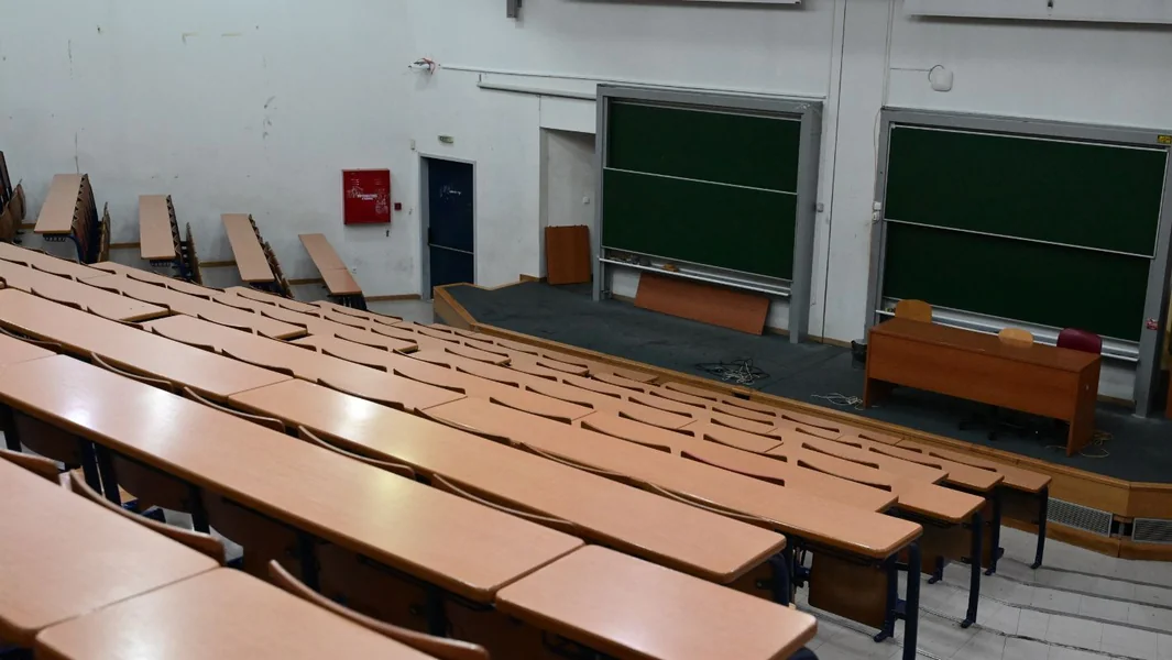 Izvan univerziteta hiljade studenata – počinje automatsko brisanje – Documento