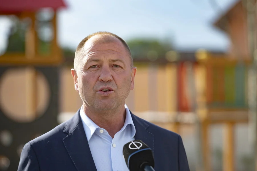 Skupština Dunaharasztija odobrila gradonačelniku Szalay Lászlóu šestomesečnu premiju na kraju godine, vrednu nešto više od 12 miliona forinti