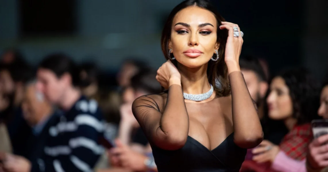Mădălina Ghenea, uznemiravana godinama od strane Rumunjke na društvenim mrežama. Glumica traži odstetu od 5 miliona evra.