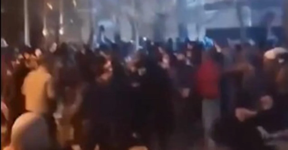 Iranski mediji prvi put izvestili o sedam poginulih u protestima, Trump zapretio: 'Spremni smo i naoružani!'