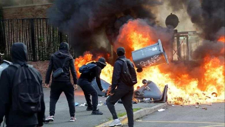 Francuska uzdrmana od protesta gimnazijalaca, privedeno preko 1763 osobe, većina maloletna! Direktor škole u Marseju posut benzinom