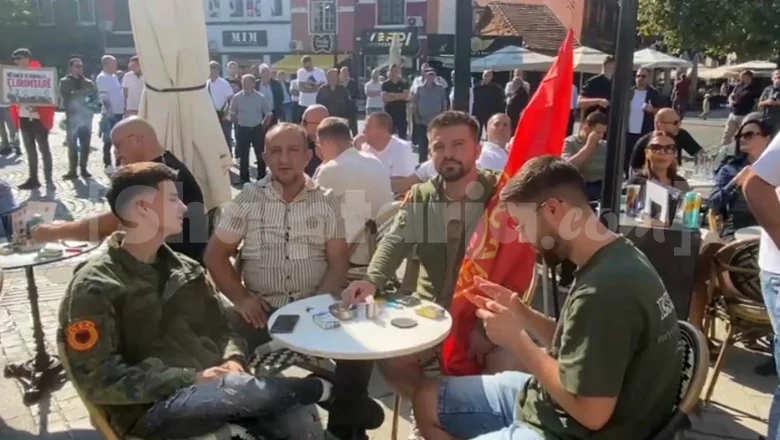 Prizren u iščekivanju presude Haga, grad se oblači zastavama OVK-a (VIDEO)