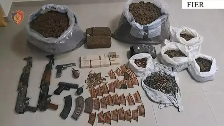 Blic akcija u Fieru, uhapšeni su otac i sin! Zaplenjeno 18 kg kanabisa (EMRAT+VIDEO) - Shqiptarja.com