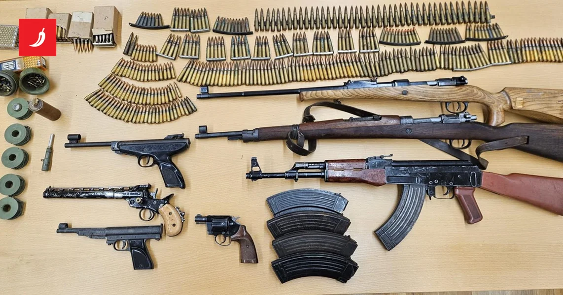 Muškarac kod Imotskog u kući imao tri puške, pištolje, eksploziv, stotine metaka