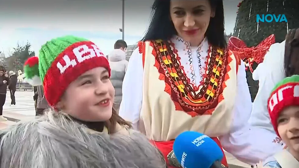 Hiljade kukeri progonile zlo iz Blagoevgrada