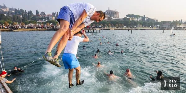 U Portorožu dvadeseti put u ledeno more za dobar početak godine