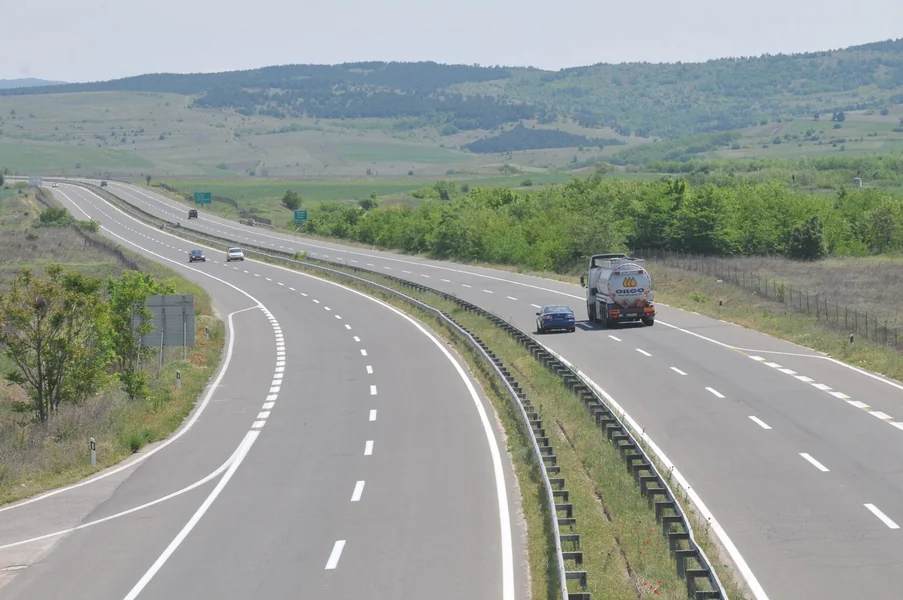 Normalizovan saobraćaj na putnom pravcu Skopje – Štip, nakon što se zapalilo teško motorno vozilo - Nova Makedonija