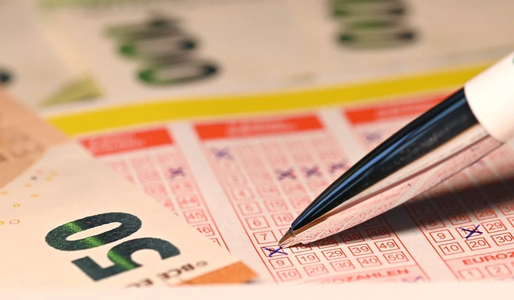 Muškarac je osvojio na lutriji 1,5 milijardi evra na Božić, drugi najveći dobitak ikada