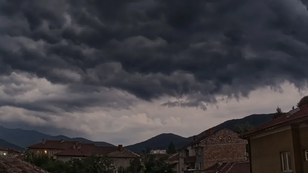 Strašno tornado zabeleženo uz hrvatsku obalu, očekuju se ogromni naleti vetra - ORIGO
