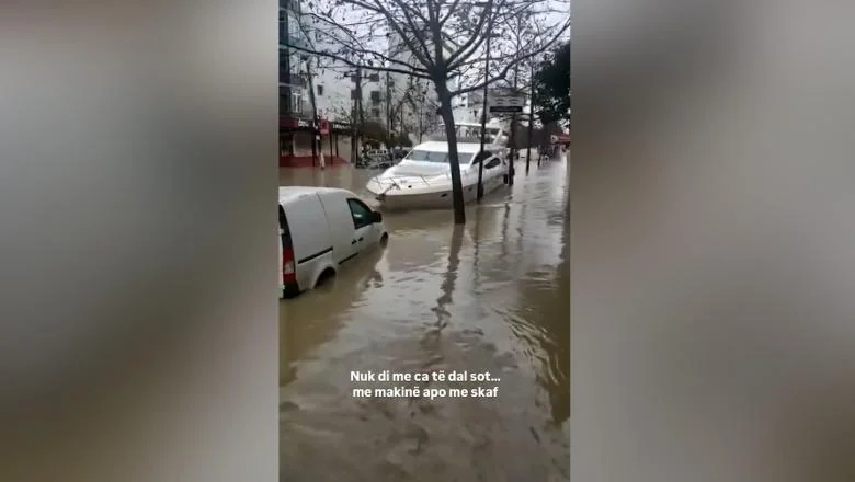 Opština Durres omogućava vožnju skafom kroz poplavljene ulice! Video sa veštačkom inteligencijom postaje viralan - Shqiptarja.com
