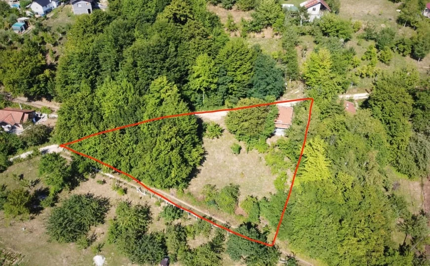 Cena iznenadila mnoge: Vikendica i zemljište nadomak Sarajeva za 38.000 KM