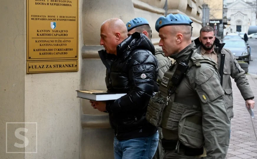 Određen jednomjesečni pritvor Muhamedu Ajanoviću, mjere zabrane Dalili Hakalović