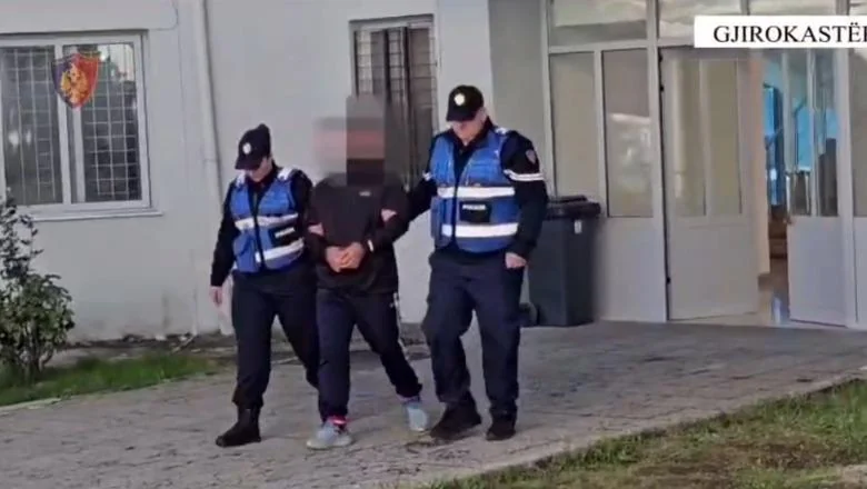 Gjirokaster / Sakrio oruzje i kokain u kuci, uhapšen 44-godišnjak! Prethodno osuđivan za ubistvo (VIDEO) - Shqiptarja.com