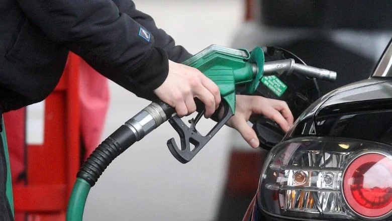 Bordi smanjuje cenu goriva za 3 lekë! Od 11:30 nafta se prodaje po najviše 210 lekë po litri, benzin 190 lekë po litri - Shqiptarja.com