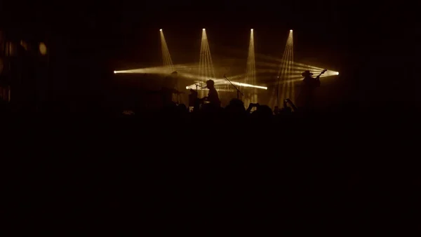 Electric Litany posvetili pesmu Nikosu Romanosu - Documento