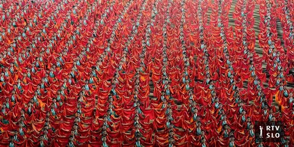 U Indiji 10.000 plesalaca učestvovalo u plesu bagurumba koji prikazuje let leptira