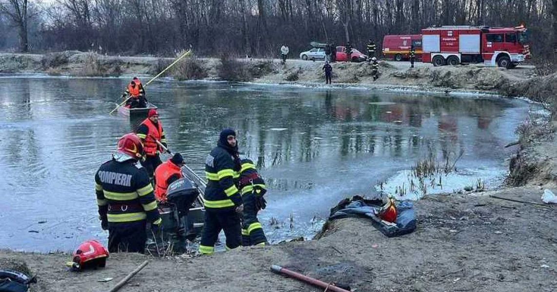 Dve osobe pale u reci Olt, vatrogasci su hitno intervenisali čamcima i specijalnim vozilima