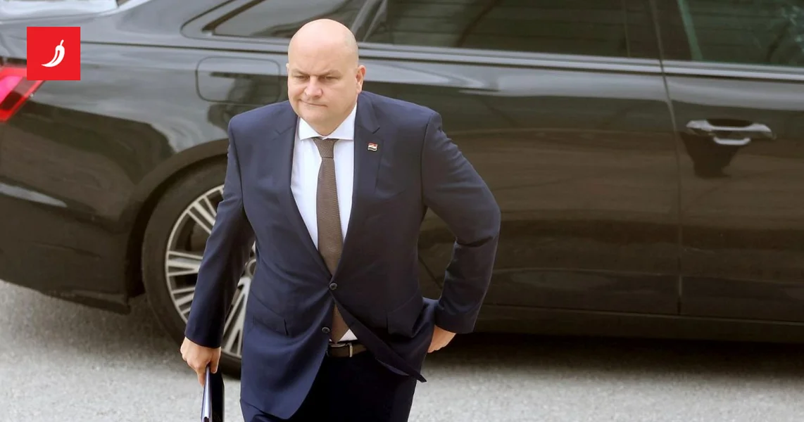 Uhljeb nas gleda iz službene limuzine i čudi se što palimo auto nedeljom