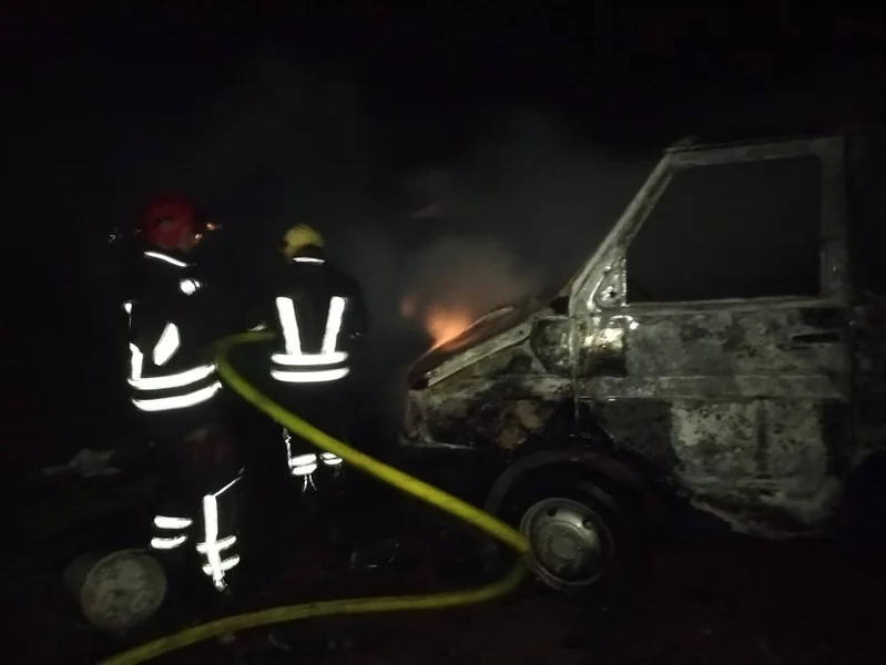 Strumički vatrogasci gasili zapaljen kamion i električni stub - Nova Makedonija