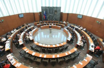 Zimsko izborno vreme | MLADINA.si