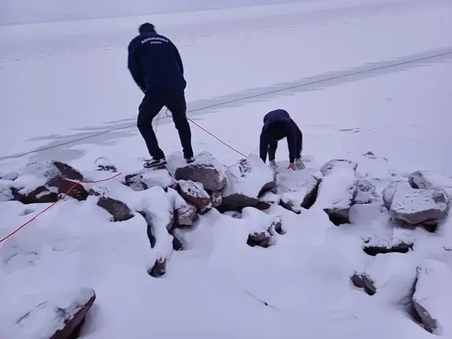 Već su kaznili muškarca jer je kročio na led Balatonu