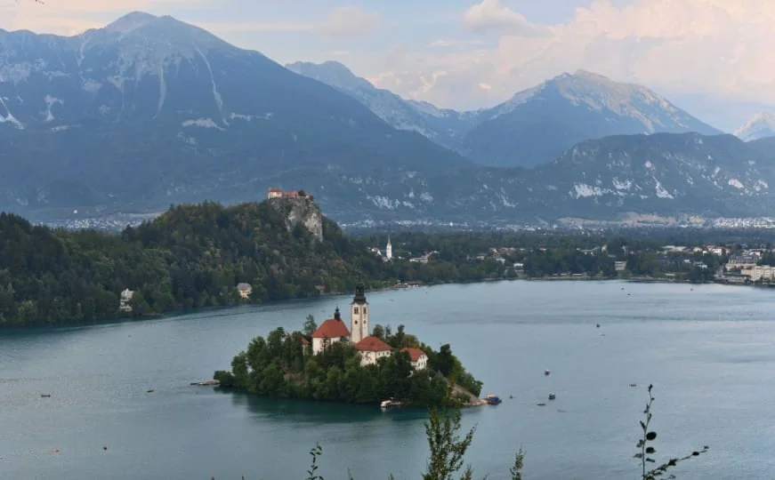 Pred Slovenacima u nedelju čak 4 referenduma: Odlučuju o biračkom pravu državljana trećih zemalja