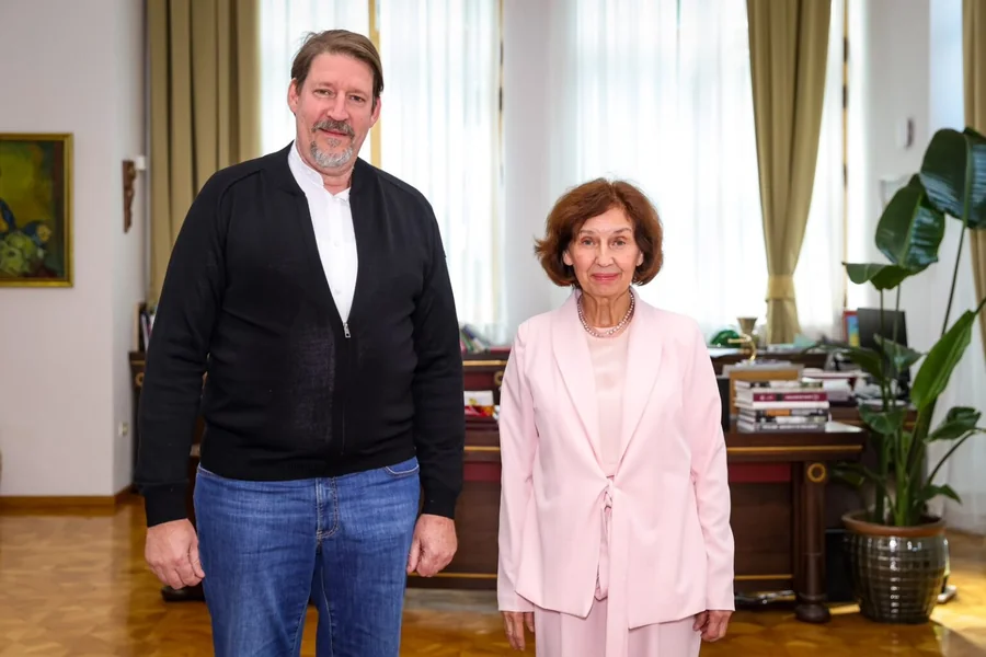 Sastanak Gordane Siljanovske-Davkove sa evropskim poslanikom i stalnim izveštačem Evropskog parlamenta, Vajc - Nova Makedonija