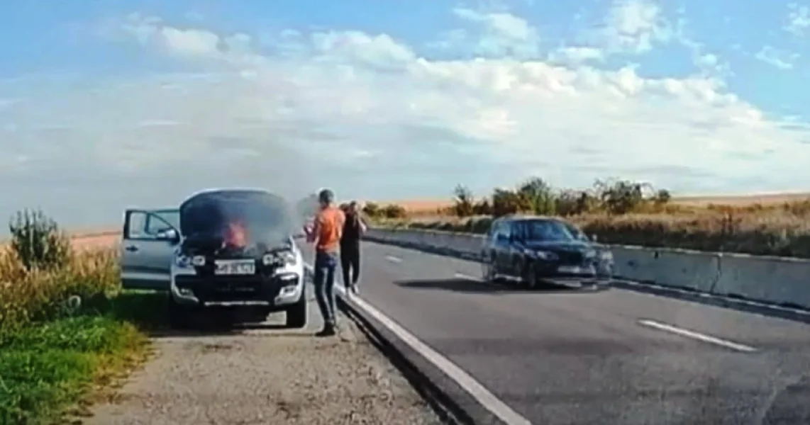 Automobil u plamenu na DN1. Snimke vozača koji traži pomoć, ali minutima niko ne zaustavlja.