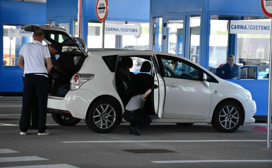 Državljaninu BiH carinici oduzeli automobil i izrekli kaznu od skoro 47.000 KM