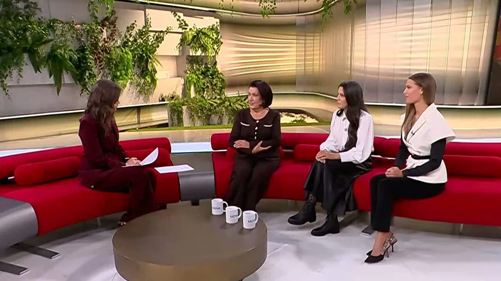 Guna Ivanova i njene unuke s 'Pesma za Samuil'
