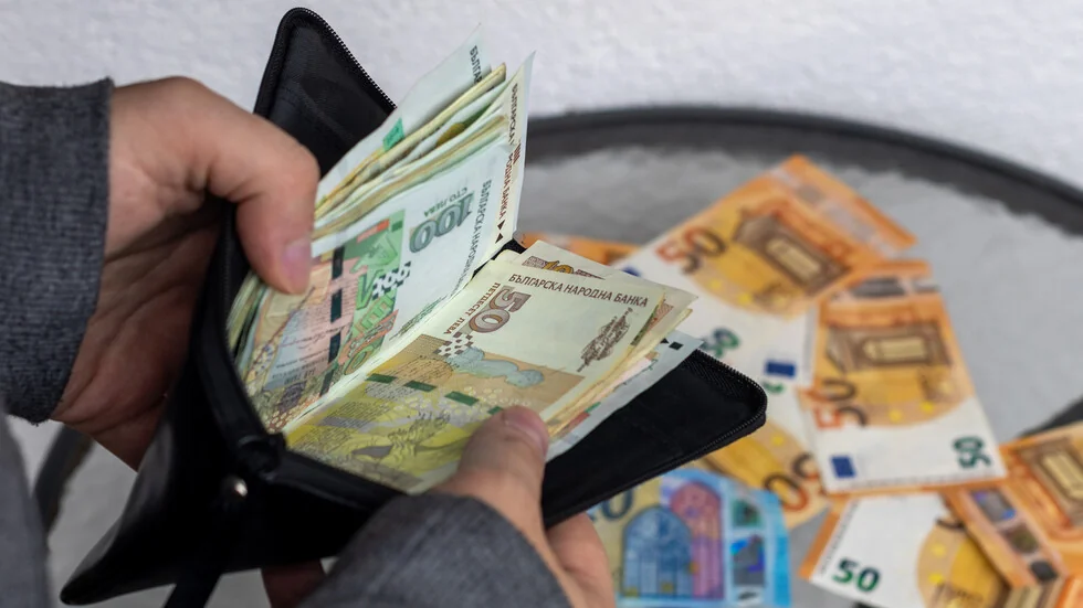 Krediti i kamate - od leva ka evru: Prevalutiranje će se vršiti automatski po fiksnom kursu