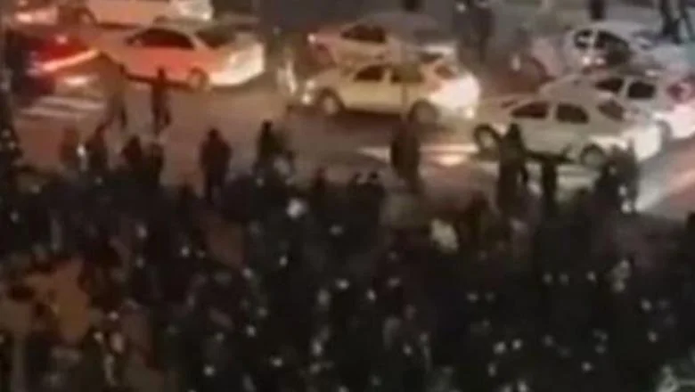 Protesti protiv vlasti u Iranu, 34 osobe poginule! Hiljade ljudi izlaze u Teheran, traže smenu Ajatolaha Ali Khamenei