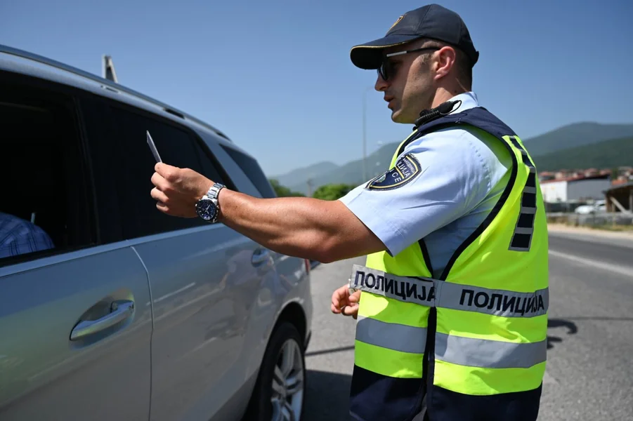 Od početka decembra 18.318 saobraćajnih prekršaja, lišeno je slobode 123 lica zbog bezobzirnog upravljanja vozilom, saopštilo MUP - Nova Makedonija