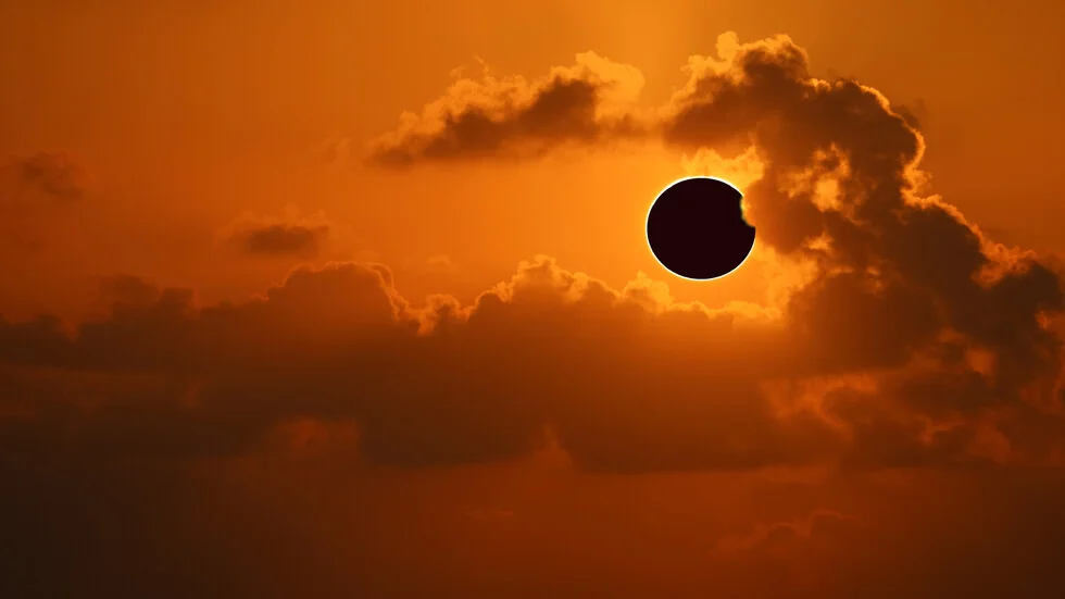 Tajne prvog u istoriji dokumentovanog potpunog sunčanog zatamnjenja