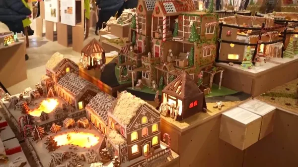 Grad od džinđiflovih kolačića: Praznična izložba u Londonu otvorila vrata (VIDEO)