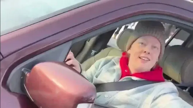 Dobro, prijatelju. Nisam ljuta na tebe: Novo video prikazuje trenutak pre nego što agent ICE-a upuca Rene Gud u Minneapolisu