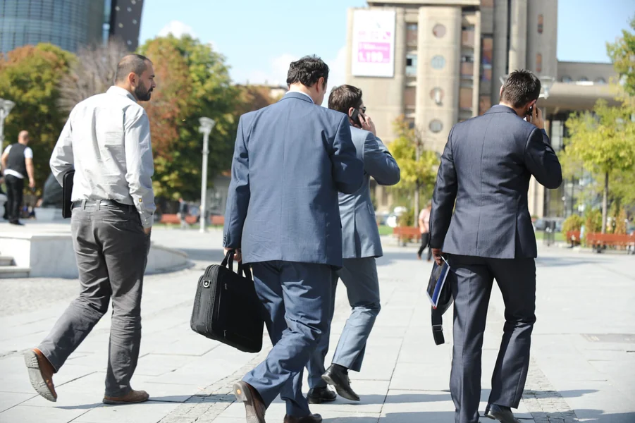 AEK danas treba da donese odluku o izboru najpovoljnijeg ponuđača za treći mobilni operator - Nova Makedonija