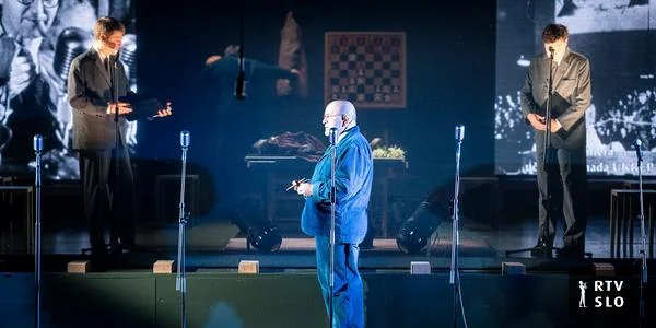 Iz MMC-jeve nagradne igre na ogled predstave Život i vremena Bertolta Brehta u Cankarjevom domu