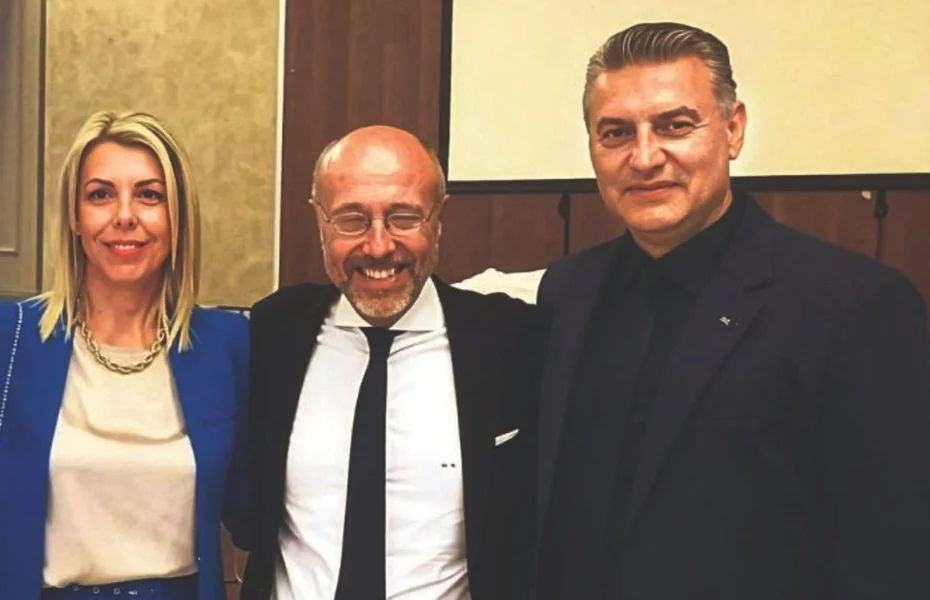 Kyriakosovi aplauzisti koji kontrolišu Karystianou