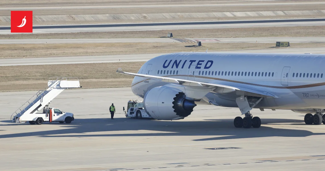 Putničkom avionu u Americi napuklo vetrobransko staklo nakon polijetanja