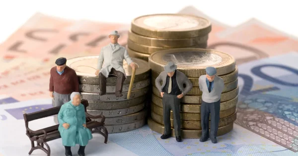 Zakon o privatnim penzijama je prošao završno glasanje Parlamenta. Bolesnici od karcinoma neće više moći da podignu sav novac.