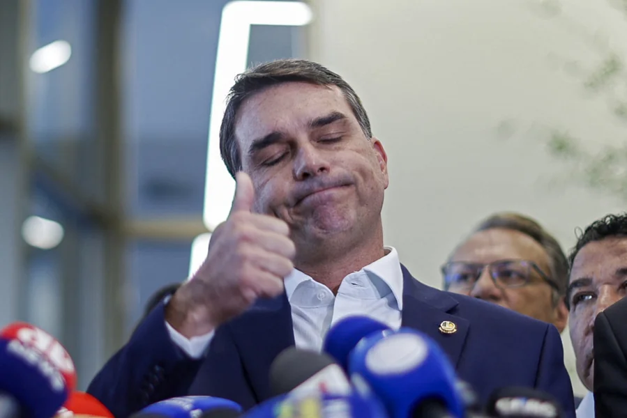 Trenutno nema Flávio Bolsonaro