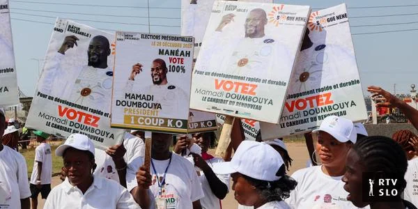 Na predsedničkim izborima u Gvineji pobedio je vođa državnog udara Doumbouya