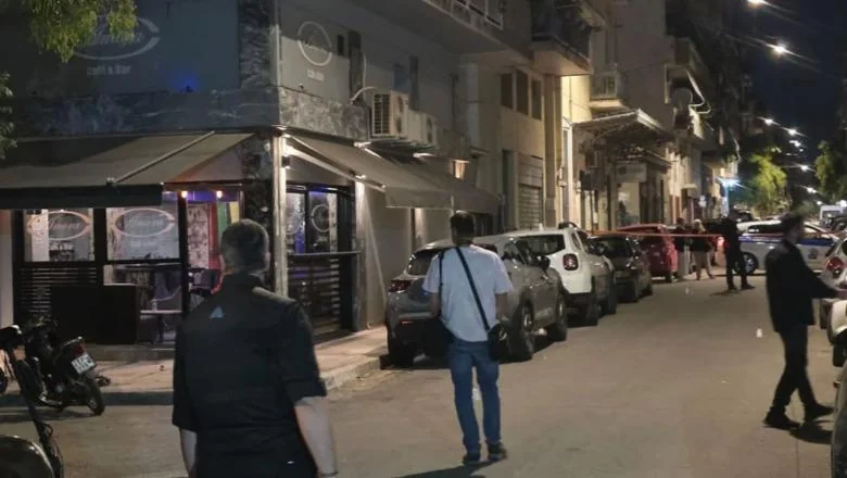Pucnjava iz vatrenog oruzja na lokal Albanaca u Atini, povređena njegova 10-godišnja ćerka! Četiri počinioca zapalili su automobil posle napada