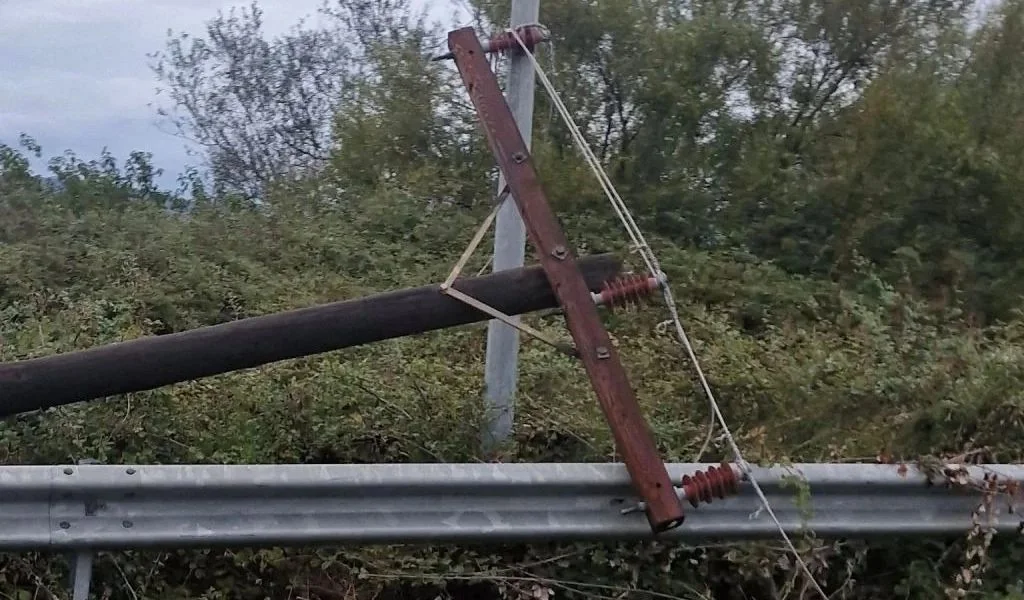 Parga: Tornado je skinuo kablove i prouzrokovao štetu na kućama – Bez struje 8 područja – Documento