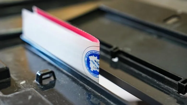 Kosovo: Izbrojano više od 98% glasova na vanrednim izborima: Kurti vodi sa 49,47%, sledi ga PDK sa 21,08%, LDK treća snaga