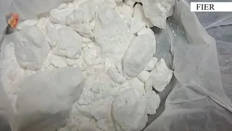 Prodovao kokainu u dozama, priveden 26-godišnjak u Fieru! Pokušao da pobegne tokom policijske operacije (EMRI) - Shqiptarja.com