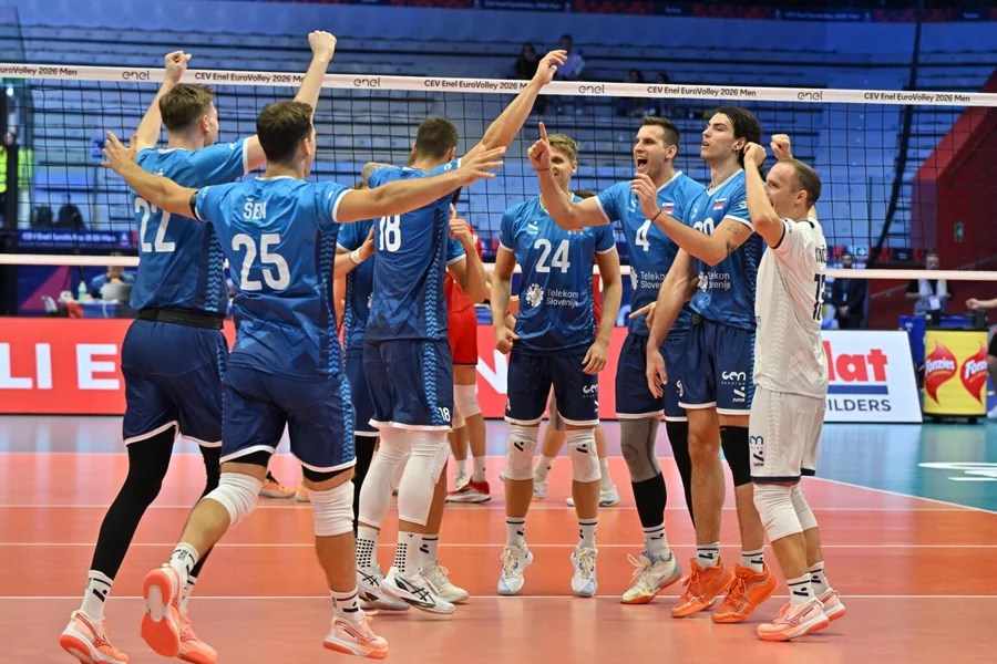 Po jedna reprezentacija iz svake grupe se plasira u polufinale - Nova Makedonija