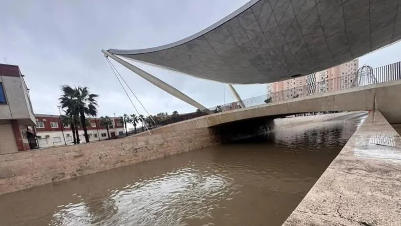 Poplave izazvale prvu žrtvu u zemlji, 54-godišnji muškarac iz Drača pronađen mrtav u odvodnom kanalu! Sumnja se da ga je odnela struja vode