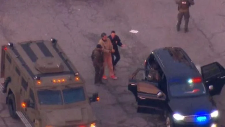 Okovan lisicama u rukama i okružen policijom, Maduro snimljen na putu ka sudu